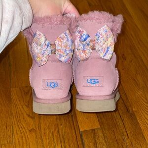 Ugg light purple with bowtie boots (women)